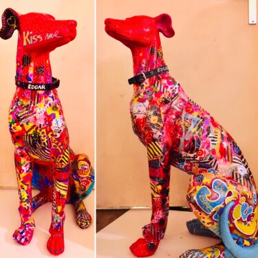 제목이 "Dog EdgART"인 조형물 Patricia Ducept (Art'Mony)로, 원작, 수지