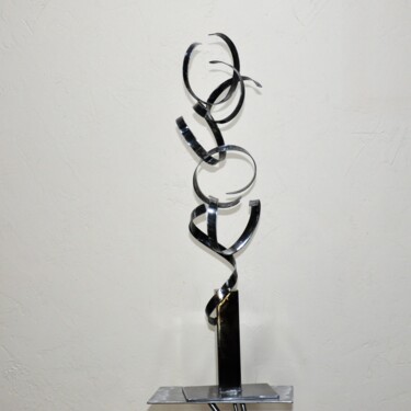 Скульптура под названием "Une échappé de cerc…" - Patrick Blandin, Подлинное произведение искусства, Нержавеющая сталь