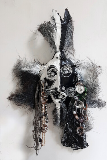 Скульптура под названием "Masque noir et blan…" - Patrick Danion (spasp), Подлинное произведение искусства, Керамика