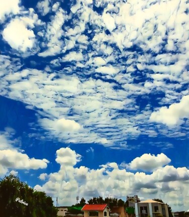Fotografia zatytułowany „Clouds Above and Be…” autorstwa Patrick John Bennett (Patrice), Oryginalna praca, Fotografia cyfrowa