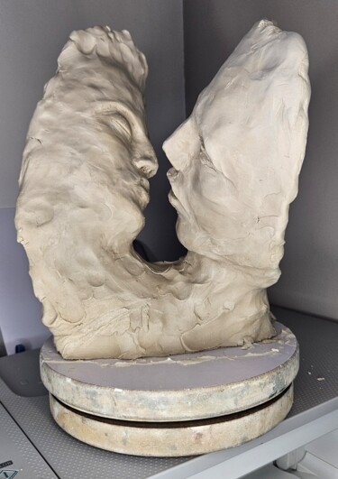 Скульптура под названием "Kiss me" - Patrick Lameynardie, Подлинное произведение искусства, Глина