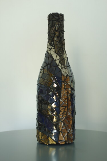 Skulptur mit dem Titel "Metal Blue Queen" von Pat Art, Original-Kunstwerk, Mosaik