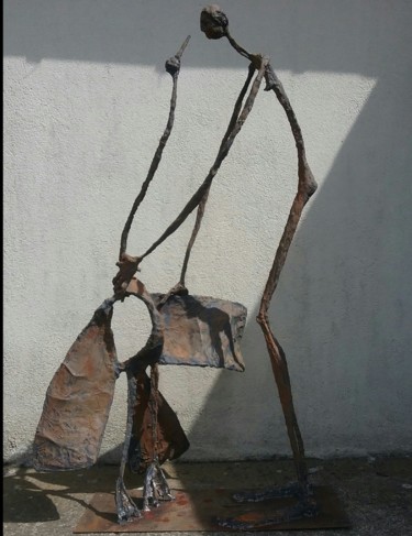 Sculpture titled "Leda ed il Brutto" by Patrizia Grieco, Original Artwork, Paper maché