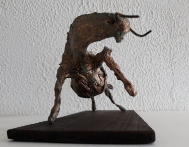 Sculpture intitulée "Taureau pour Patric…" par Patrizia Grieco, Œuvre d'art originale, Papier mâché