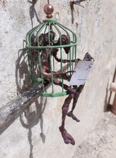 Скульптура под названием "Pour la liberté de…" - Patrizia Grieco, Подлинное произведение искусства, Папье-маше
