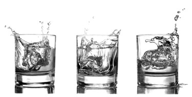 Tekening getiteld "Triple Whisky Splash" door Paul Stowe, Origineel Kunstwerk, Grafiet