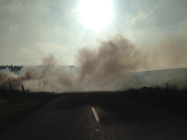 Photographie intitulée "smoke-on-the-road.j…" par Paul Yves Poumay, Œuvre d'art originale