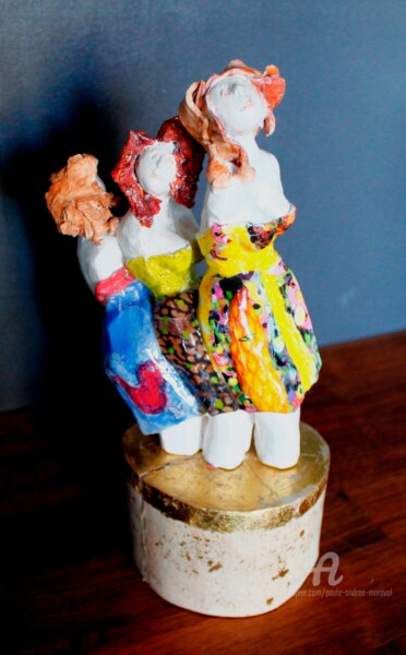 Sculpture titled "LES MODEUSES EN BAG…" by Paule-Andree Maraval, Original Artwork, Ceramics