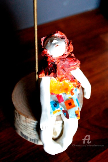 Scultura intitolato "L'ENFANT FLEUR" da Paule-Andree Maraval, Opera d'arte originale, Ceramica