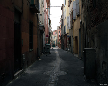 Фотография под названием "Rue morne" - Paulous, Подлинное произведение искусства, Цифровая фотография Установлен на Алюминий