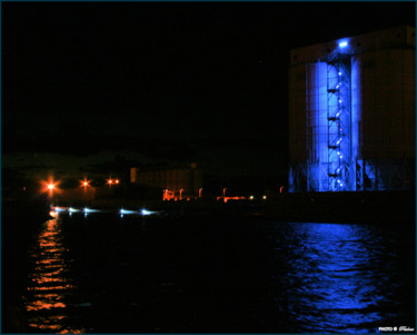 「Tour bleue dans la…」というタイトルの写真撮影 Paulousによって, オリジナルのアートワーク, デジタル アルミニウムにマウント
