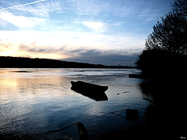 Photography titled "Barque sur la Loire" by Paulous, Original Artwork, Digital Photography Mounted on Other rigid panel