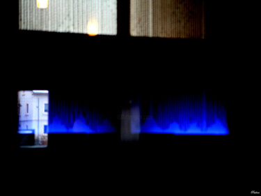 Photographie intitulée "Lumière bleue" par Paulous, Œuvre d'art originale, Photographie numérique