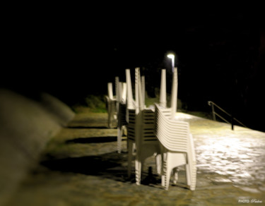 Fotografía titulada "les chaises.jpg" por Paulous, Obra de arte original, Fotografía digital Montado en Aluminio