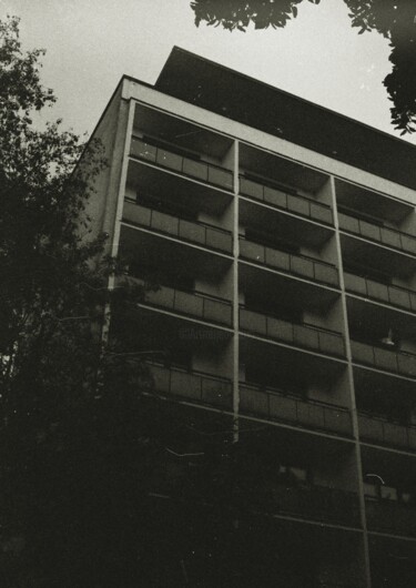 Fotografie getiteld "Hotel Koł" door Paweł Potapowicz, Origineel Kunstwerk, Film fotografie