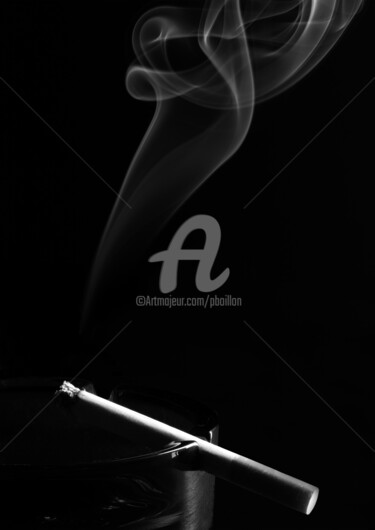 Fotografia zatytułowany „Cigarette et cendri…” autorstwa Pierre Boillon, Oryginalna praca, Fotografia cyfrowa