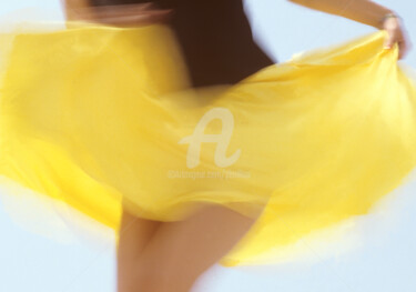 Photography titled "Jupe jaune" by Pierre Boillon, Original Artwork, Digital Photography