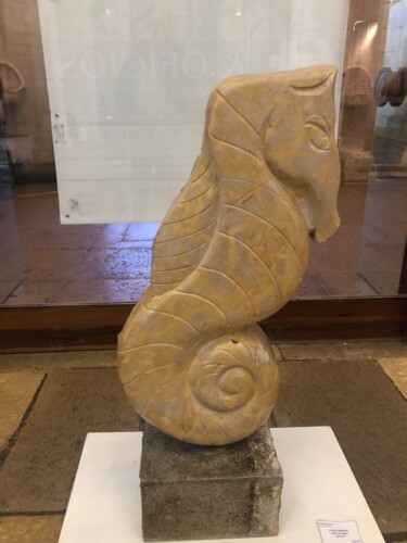 Escultura intitulada "Cavalo marinho" por Pedro Botelho, Obras de arte originais, Pedra