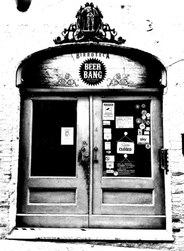 Photographie intitulée "Birreria a Macerata…" par Peppeluciani, Œuvre d'art originale, Photographie manipulée