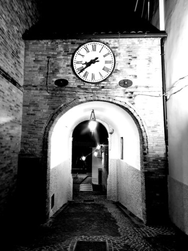 Fotografie getiteld "L'orologio della pi…" door Peppeluciani, Origineel Kunstwerk, Digitale fotografie