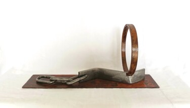 Sculpture titled "Esclavizacion" by Pere Marti, Original Artwork, Metals