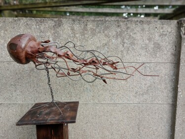Sculptuur getiteld "Yellyfish drone 1984" door Peter Bly, Origineel Kunstwerk, Metalen