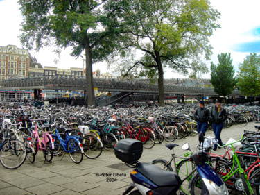 Photographie intitulée "Bicycles Parking in…" par Peter Ghetu, Œuvre d'art originale, Photographie numérique