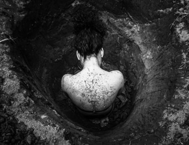 Photographie intitulée "Il pianto del corpo" par Teresa Letizia, Œuvre d'art originale