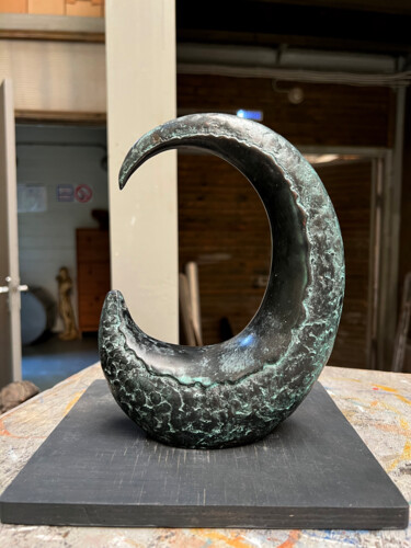 Sculptuur getiteld "Crescent" door Philipp Rukavishnikov, Origineel Kunstwerk, Bronzen