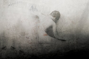 Photography titled "Emmurée...." by Philippe Berthier, Original Artwork, Manipulated Photography