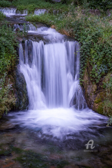 Photographie intitulée "cascade-moustier.jpg" par Philippe Nannetti, Œuvre d'art originale