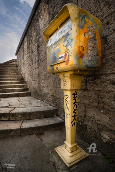 Photography titled "Poste.jpg" by Philippe Nannetti, Original Artwork