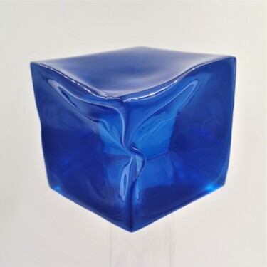 Skulptur mit dem Titel "Le Cube Bleu" von Philippe Rude, Original-Kunstwerk, Harz