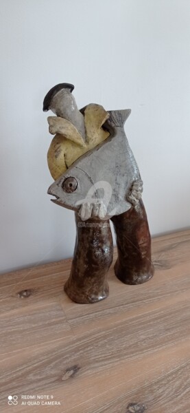 Sculpture titled "Pêcheur au poisson" by Philippe Coeurdevey, Original Artwork, Clay