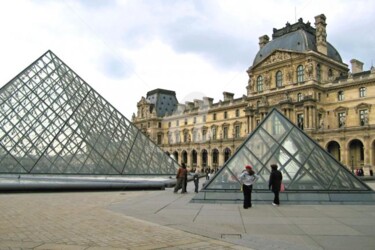 Photographie intitulée "PARIS - Les pyramid…" par Josiane Karanian Boularot, Œuvre d'art originale