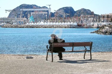 Photographie intitulée "Banc public - Lire…" par Josiane Karanian Boularot, Œuvre d'art originale