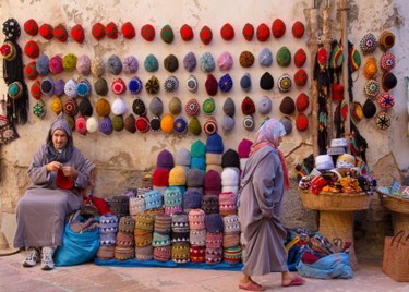 Photographie intitulée "travail au crochet" par Michel Hervo, Œuvre d'art originale