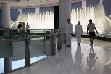 Photographie intitulée "Mall Dubaï" par Michel Hervo, Œuvre d'art originale
