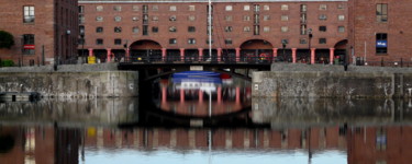 Photographie intitulée "Albert Dock" par Kevin C Lee, Œuvre d'art originale