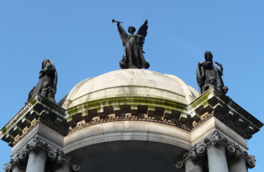 Scultura intitolato "The Victoria Monume…" da Kevin C Lee, Opera d'arte originale, Media misti