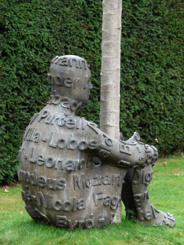 Scultura intitolato "Named man, grass an…" da Kevin C Lee, Opera d'arte originale, Metalli