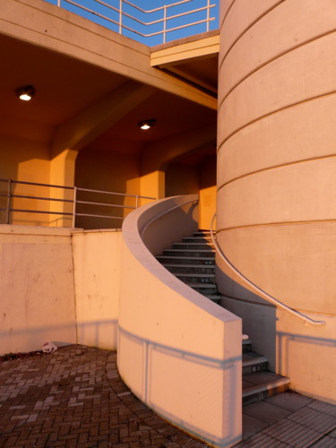 Fotografia intitolato "Curving stairway" da Kevin C Lee, Opera d'arte originale