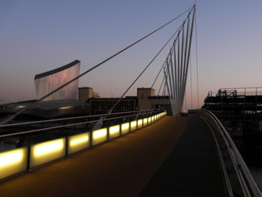 Fotografia zatytułowany „Sunset, footbridge…” autorstwa Kevin C Lee, Oryginalna praca