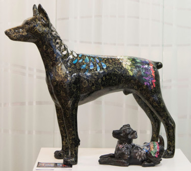 Sculpture titled "black dog et tigrou" by Philippe Sidot Et Charlotte Carsin, Original Artwork, Resin