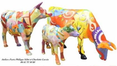 「vaches colorées de…」というタイトルの彫刻 Philippe Sidot Et Charlotte Carsinによって, オリジナルのアートワーク