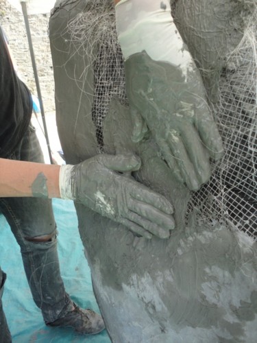 Sculpture intitulée "mains dans le béton" par Philippe Sidot Et Charlotte Carsin, Œuvre d'art originale