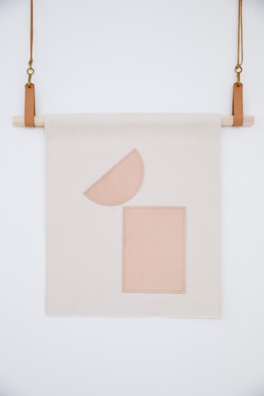 Arte textil titulada "Cuir piqué sellier…" por Pia Metni, Obra de arte original, Cuero Montado en Bastidor de camilla de mad…