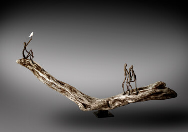 Sculpture titled "Le Montreur d'Espoir" by Picrate, Original Artwork, Wood