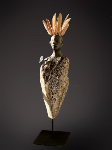 Skulptur mit dem Titel "Le Cousin Lointain" von Picrate, Original-Kunstwerk, Holz