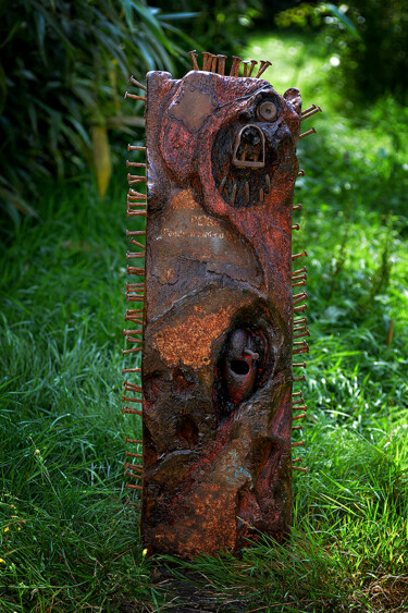 Sculptuur getiteld "Totem ours blessé" door Picrate, Origineel Kunstwerk